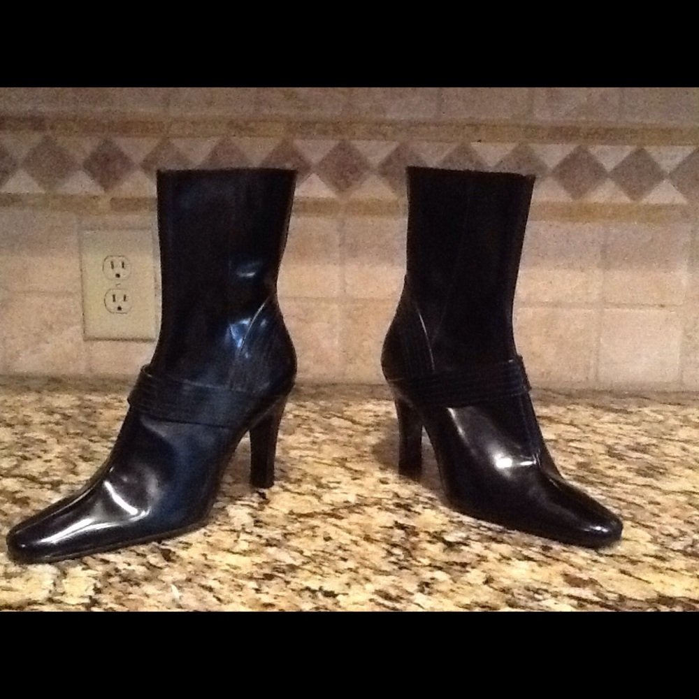 Brand new Kenneth Cole black leather boots